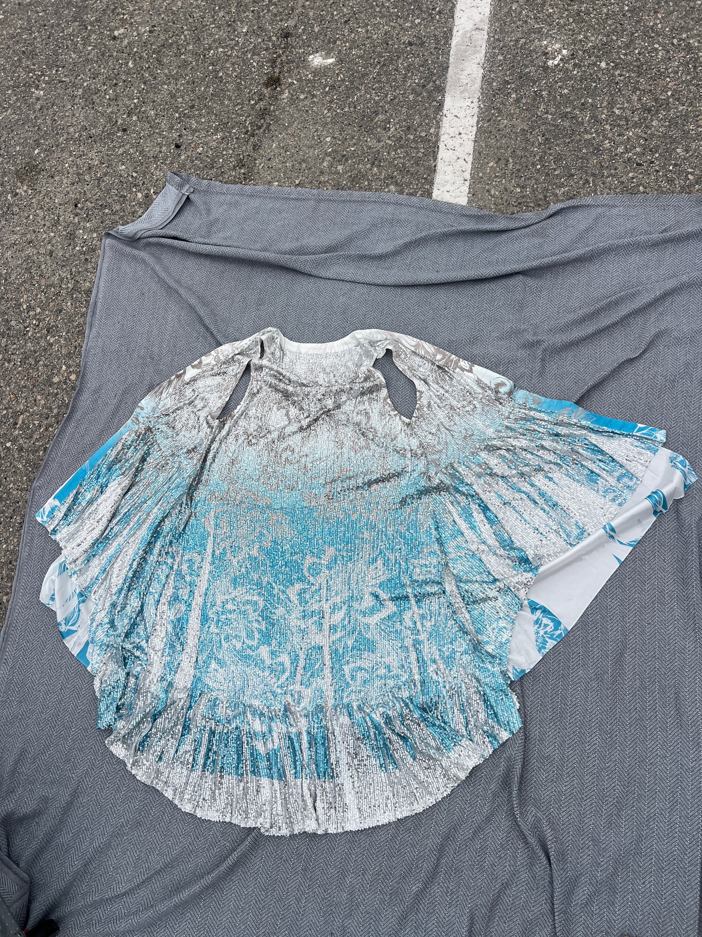 Origami silver and teal sequin long sleeveless vest size small