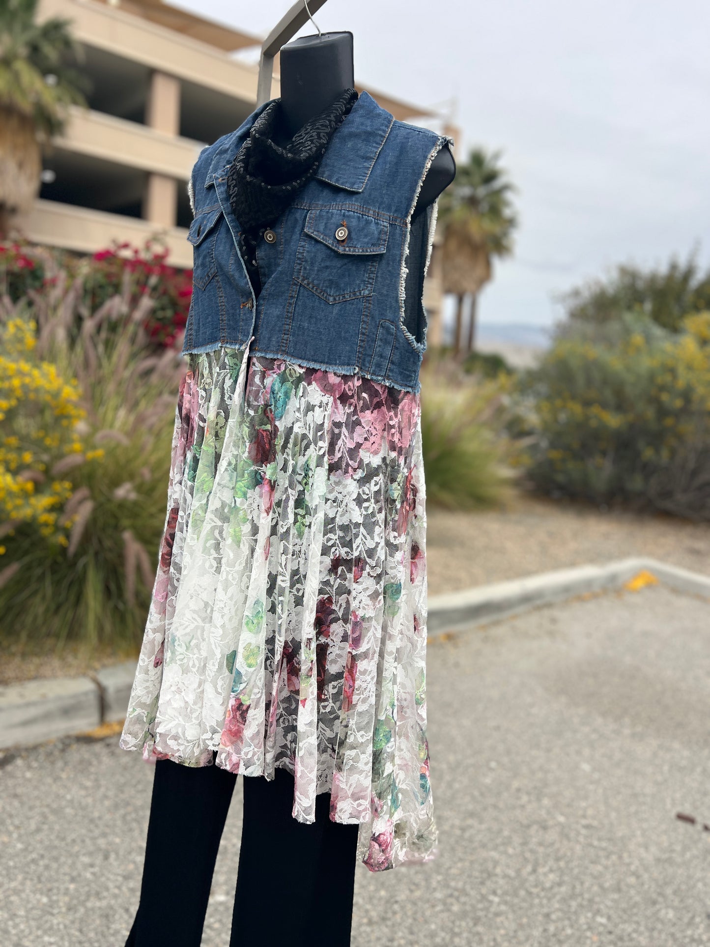 Origami Jeans vest w Lace sleeveless sz S/M