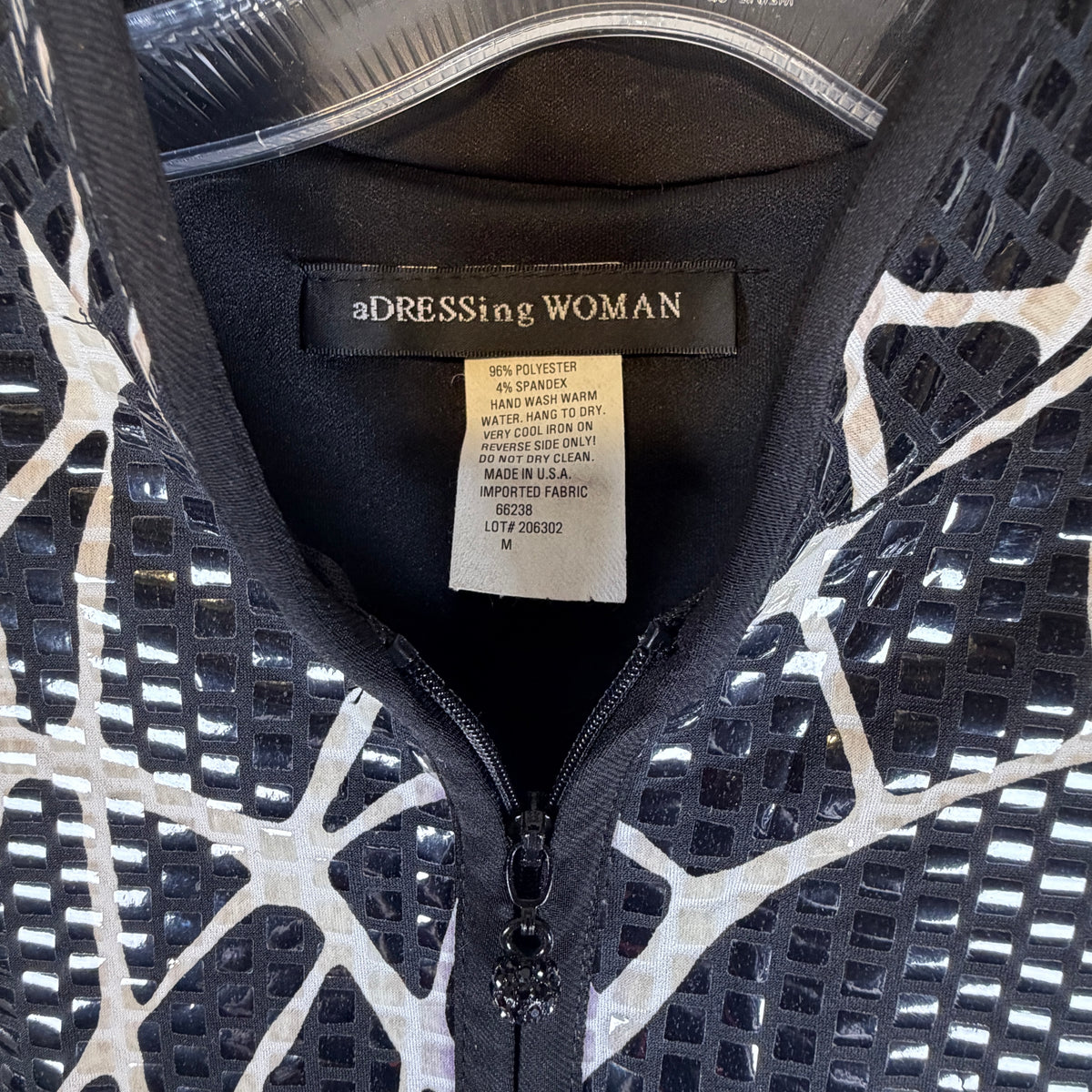aDRESSing WOMAN jacket detail photo