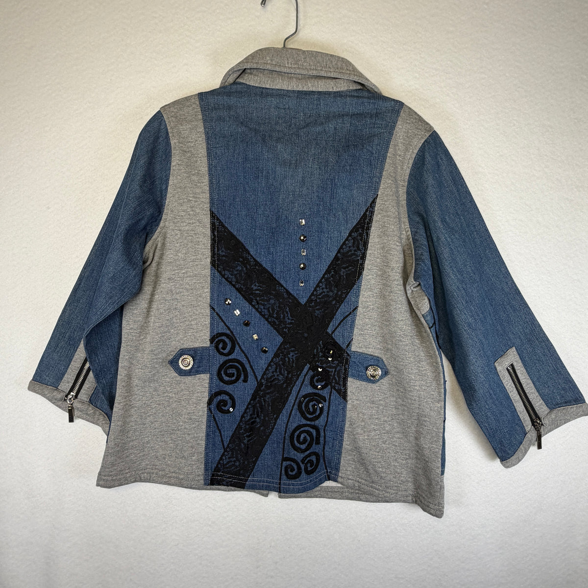 Bleu Bayou jacket detail photo