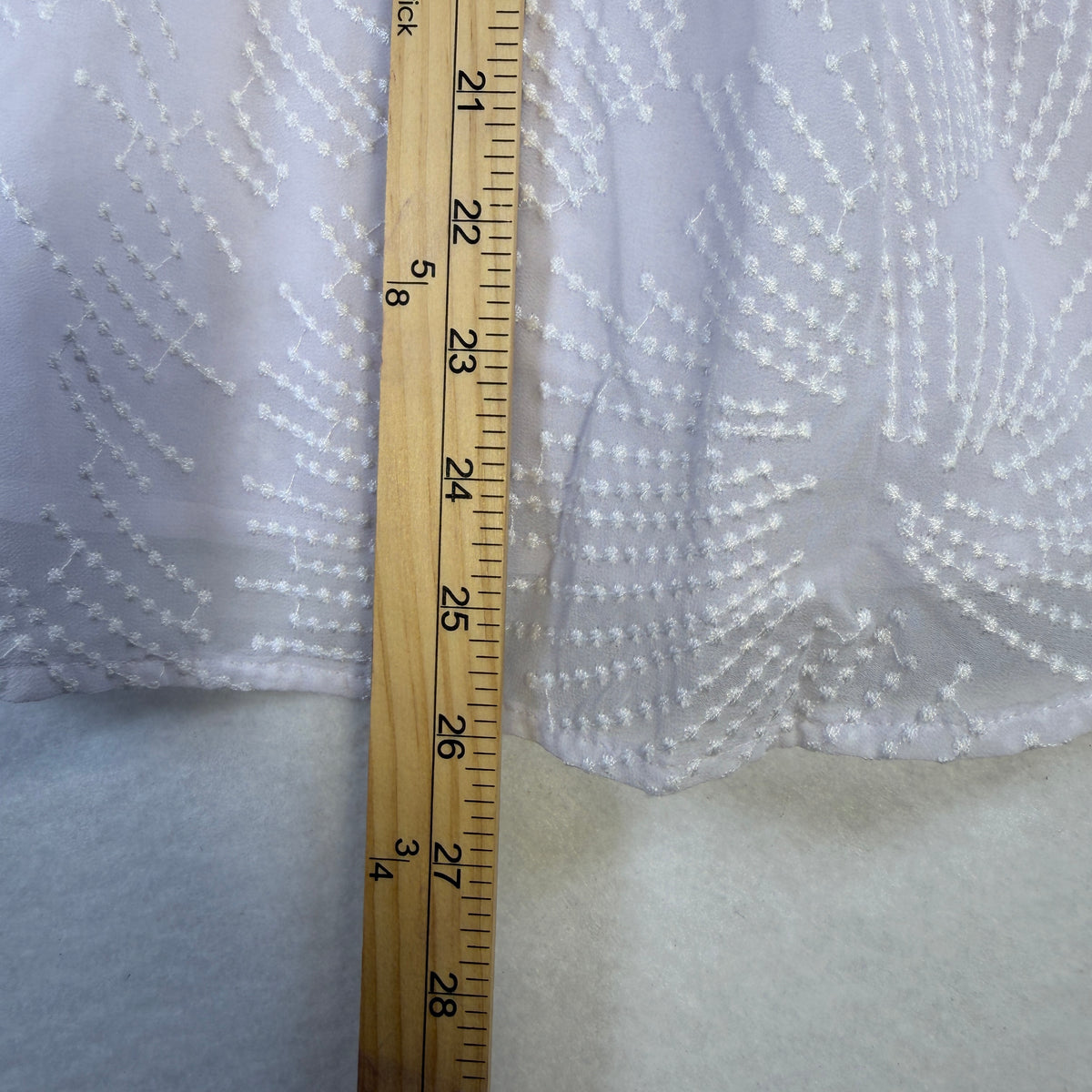 Gathered embroidered cuff with pearl-look button