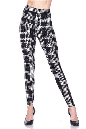 Leggings - plus size - black/white plaid